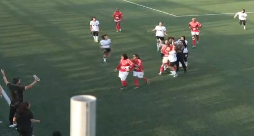 بالفيديو.. اشتباكات تنتهي بـ3 كروت حمراء في مباراة الأهلي ووادي دجلة للسيدات